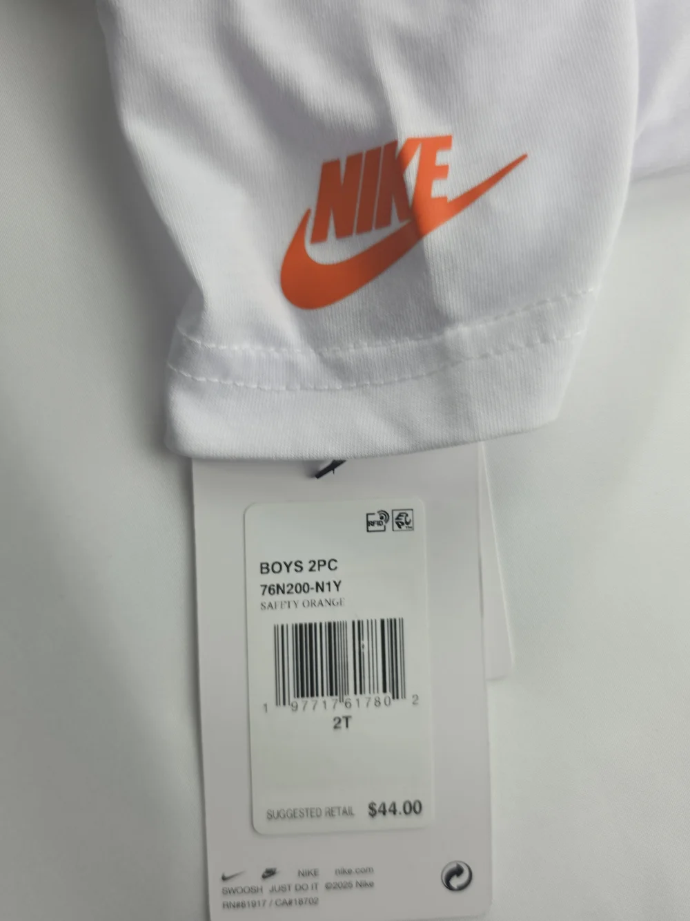 Title: Nike Boys 2PC Outfit Set Orange Shorts Graphic Tee Size 2T NWT - Picture 5 of 5